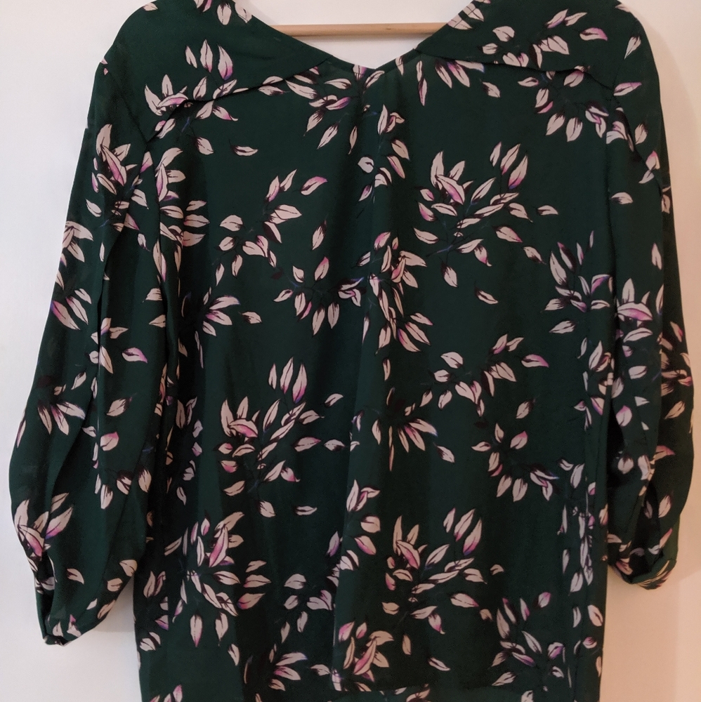 Pleione Stitchfix S top dark green and leaves - Picture 2 of 3